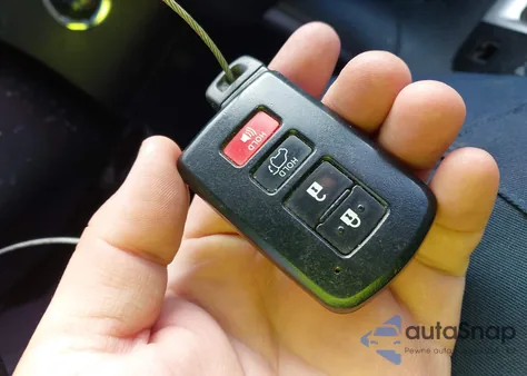 2018 Toyota Highlander Xle z USA, uszkodzony, nr VIN 5TDKZRFH1JS243010